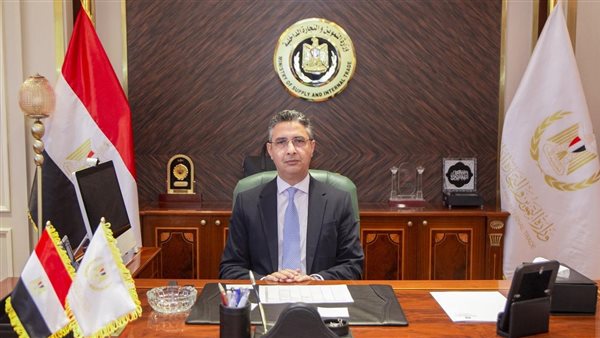 الدكتور شريف فاروق،