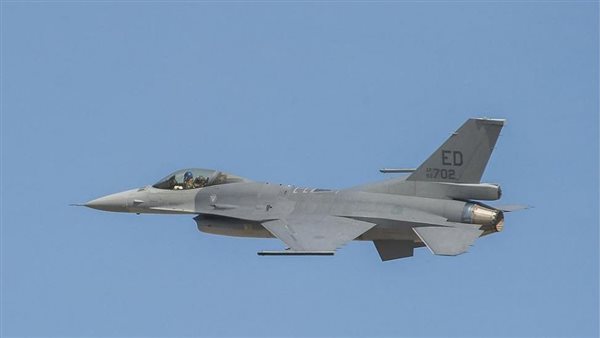 طائرة عسكرية