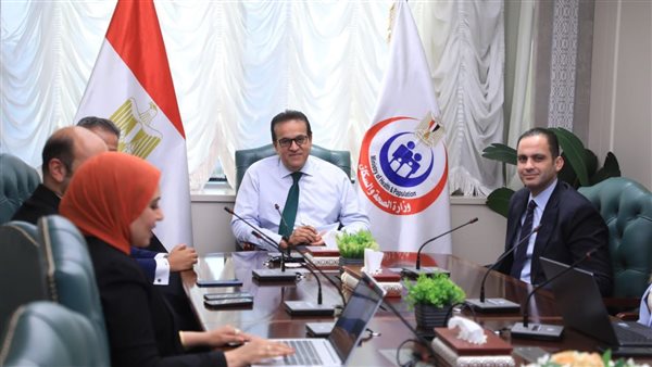 وزير الصحة خلال الاجتماع