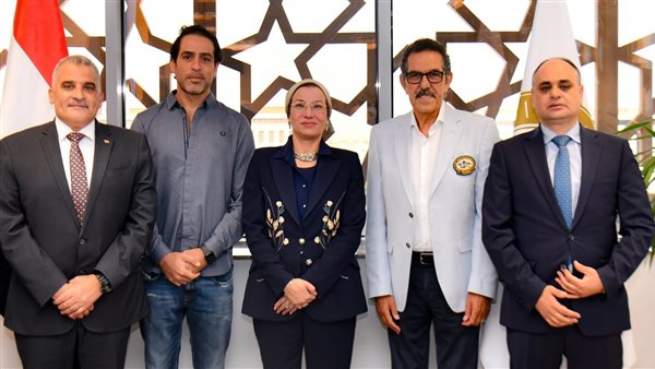 وزيرة البيئة