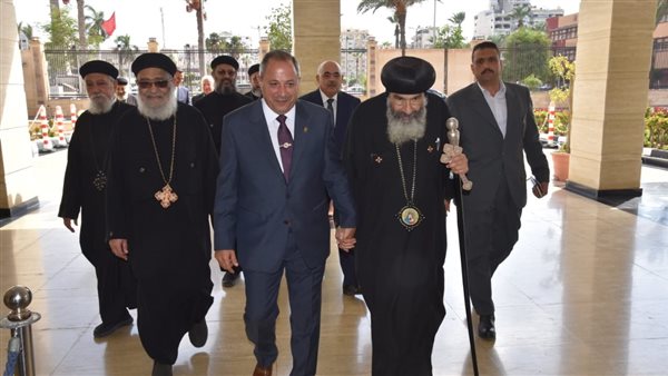 وفد من الكنيسة برئاسة