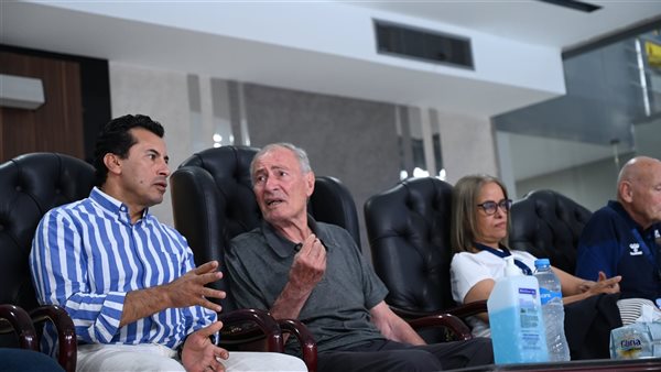 وزير الرياضة برفقة