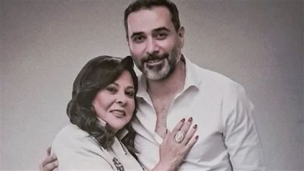 الفنان نور محمود