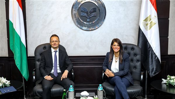 وزيرة التخطيط ووزير