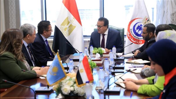 لقاء وزير الصحة 