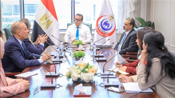 لقاء وزير الصحة