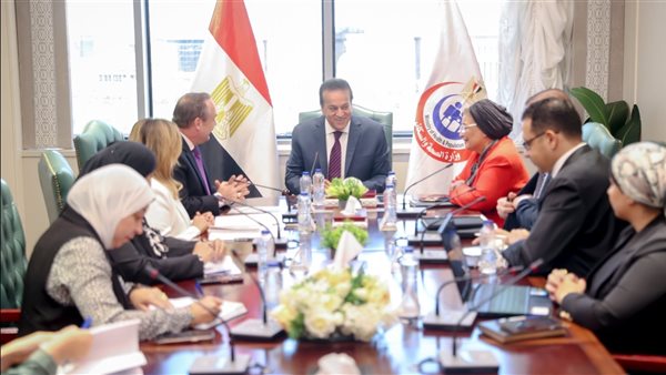 لقاء وزير الصحة 