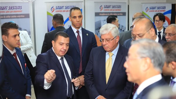  أيمن عاشور وزير