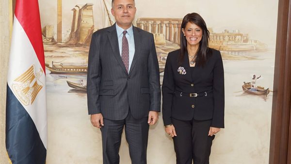 وزيرة التخطيط وسفير