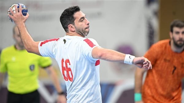 اللاعب أحمد الأحمر