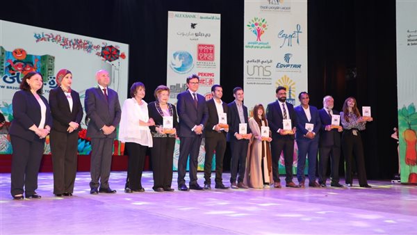 محافظ القاهرة ووزير