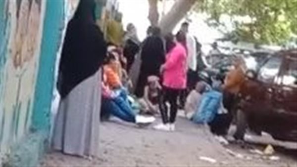  أولياء الأمور يفترشون