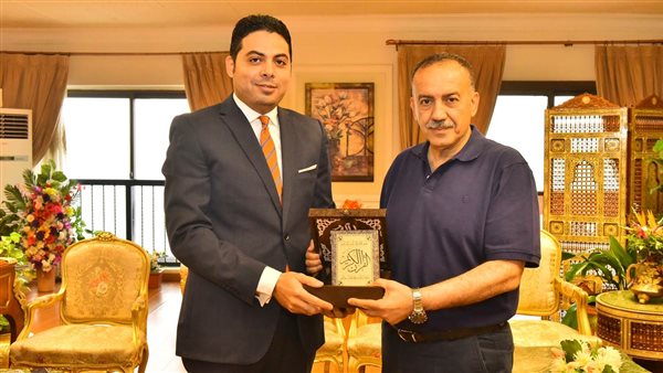 محافظ أسيوط يستقبل