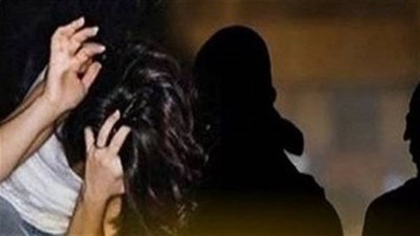 التعدي على فتيات