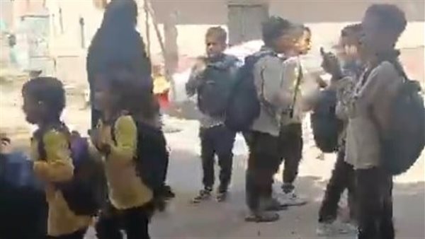 لحظة خروج الطلبة