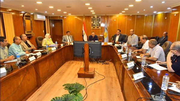 لقاء محافظ أسيوط