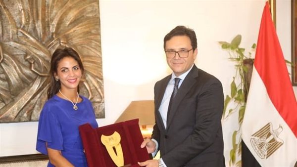 وزير الثقافة يكرم