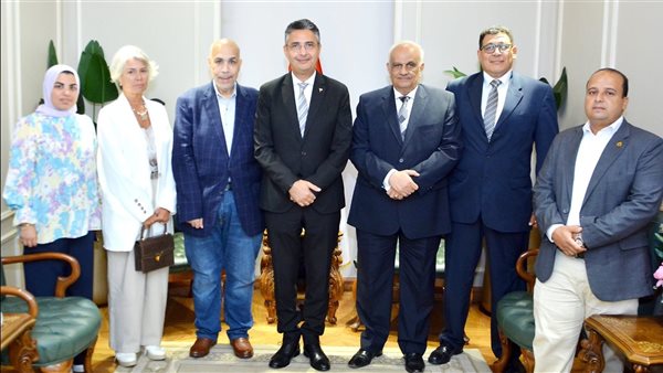 وزير التموين خلال