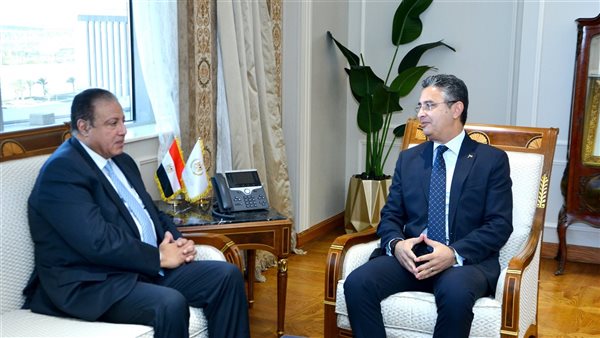 وزير التموين خلال