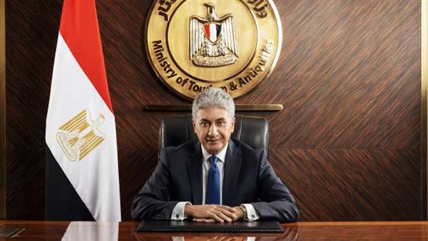 وزير السياحة الأثار