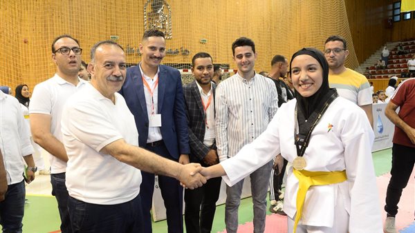 مشاركة المحافظ 