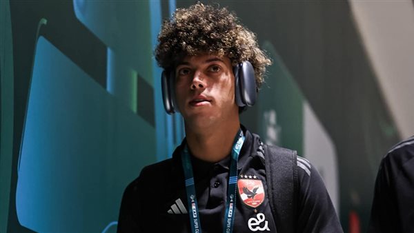 إمام عاشور لاعب الأهلي