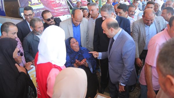 محافظ كفر الشيخ يستمع