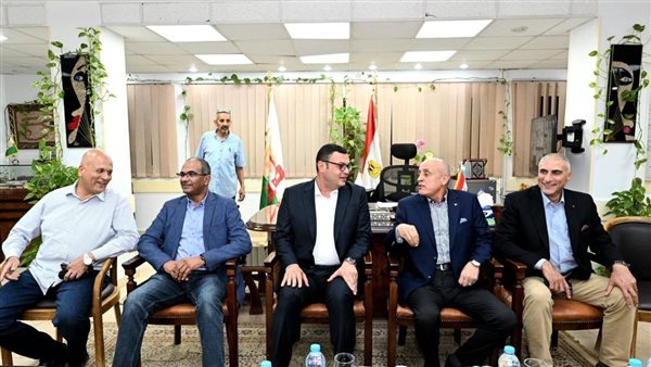 وزير الإسكان ومحافظ