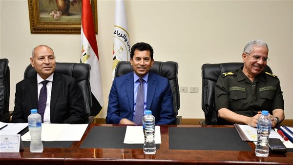 خلال اجتماعه مع مجلس