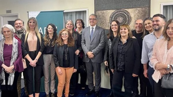 خالد العناني 