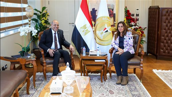 وزيرة التنمية ووزير