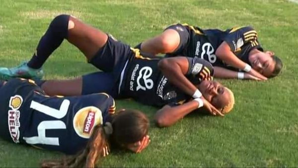 لاعبات الأهلي