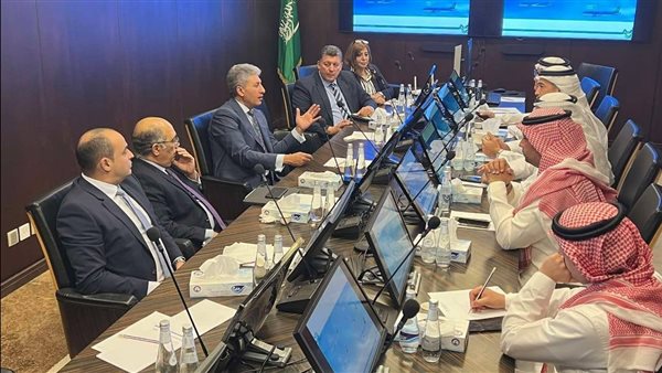 وزير السياحة خلال