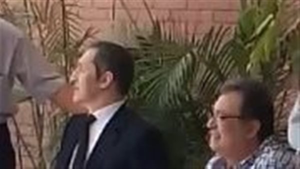 «علاء مبارك» في ضريح