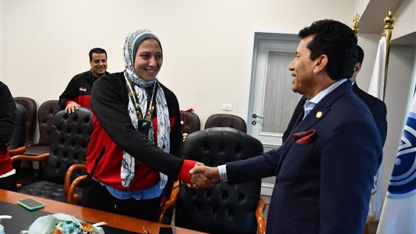 وزير الشباب والرياضة