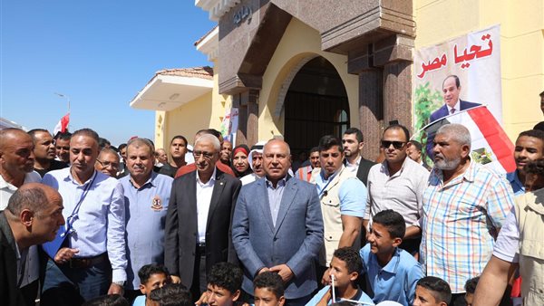 الوزير وسط أهالي