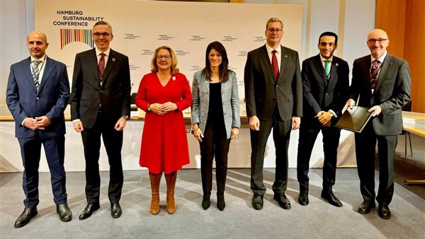 وزيرة التخطيط خلال