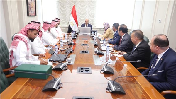 لقاء وزير العمل 