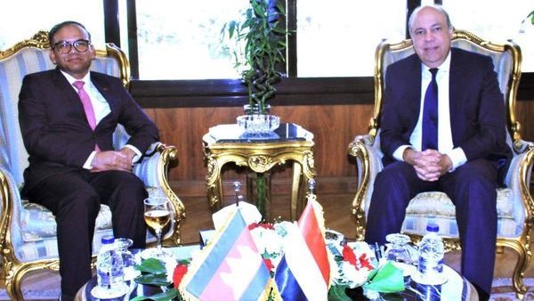 وزير الطيران خلال