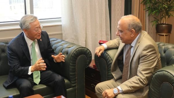 وزيرا الكهربا والطاقة