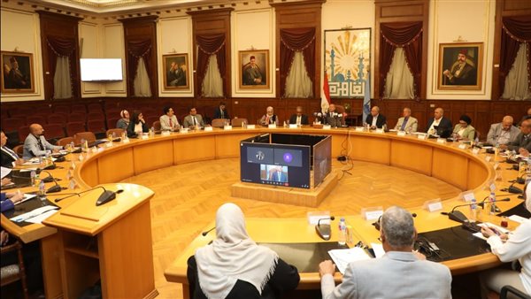 محافظ القاهرة خلال