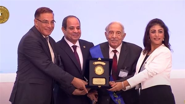  السيسي يكرم أبطال