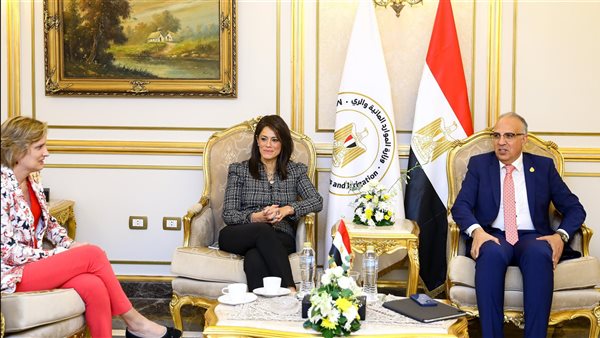 وزيرة التخطيط ووزير