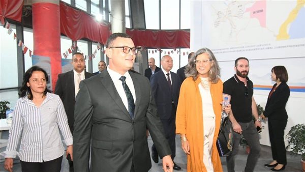 وزير الإسكان والمرافق