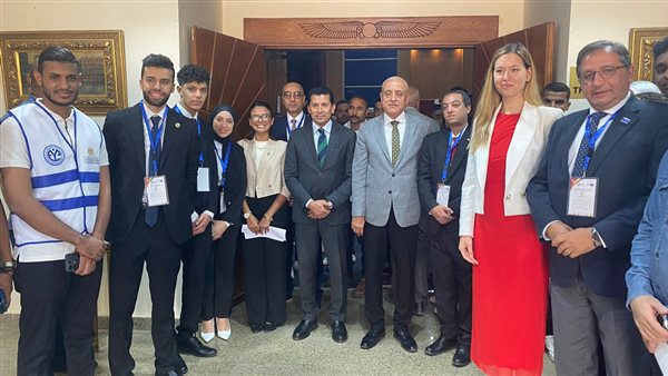 وزير الشباب والرياضة