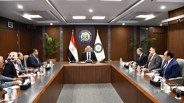 وزير البترول خلال