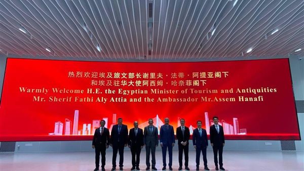 وزير السياحة خلال