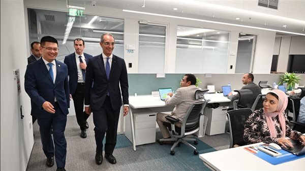 وزير الاتصالات