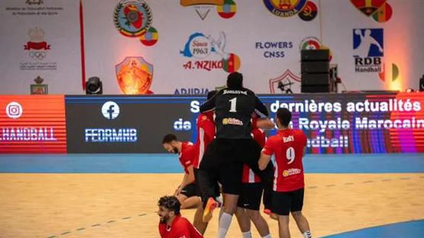 الأهلي يتوج ببطولة