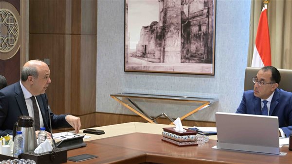 وزير الطيران مع رئيس